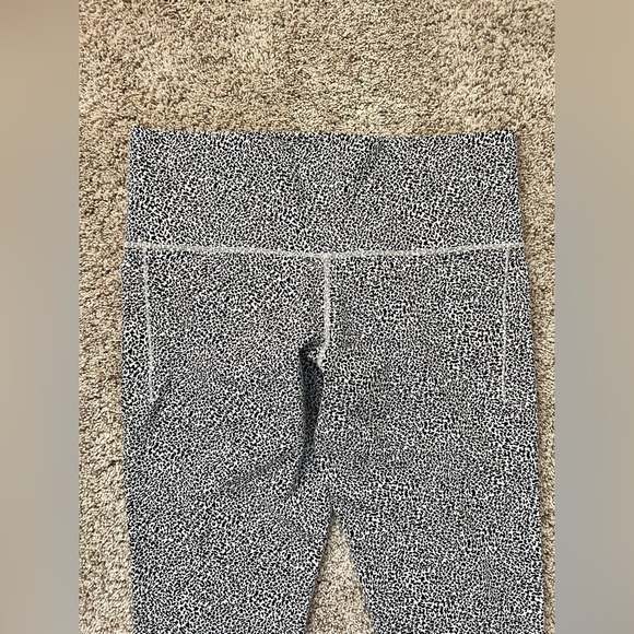 Athleta Salutation Stash II Textured crop black and white 1X - Picture 3 of 8